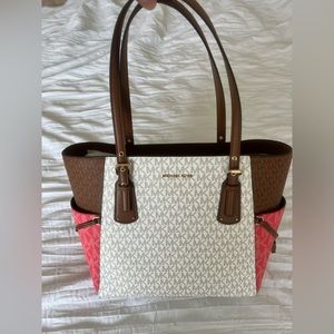 Michael Kors Voyager Dahlia Multi EW Tote